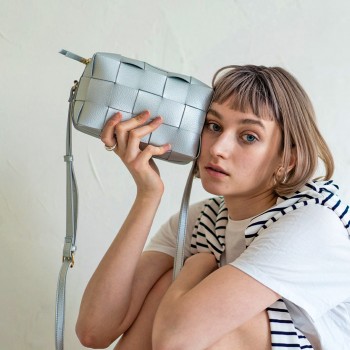 ワイドメッシュショルダーバッグ　Dorne ドルネ
